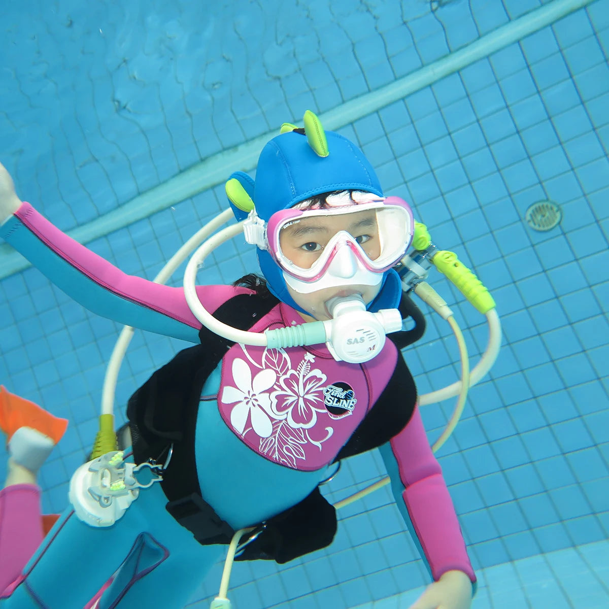 Capucha de neopreno personajes